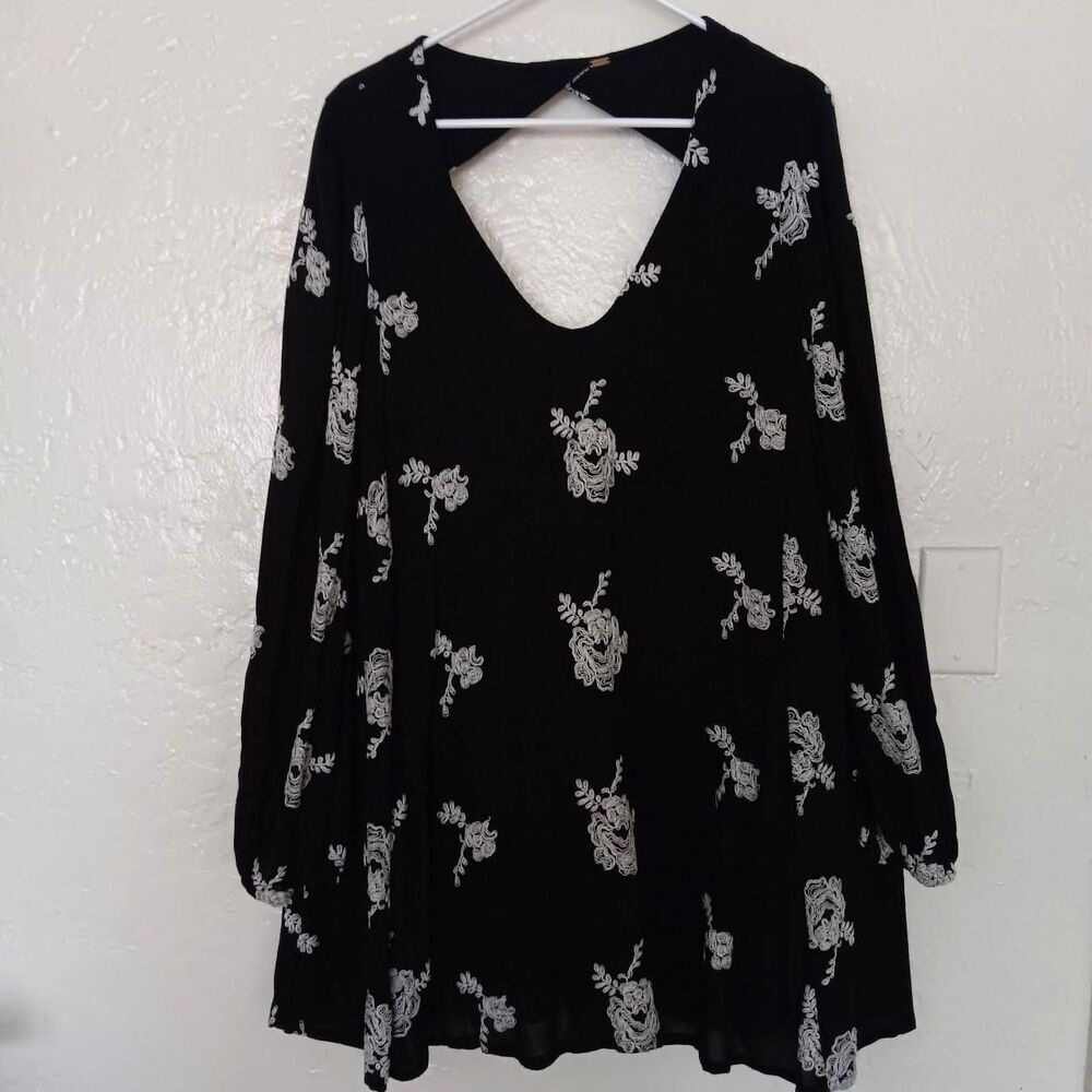 Free People Austin dress Sz M/L mini long sleeve black white floral embroidery